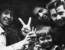 Una familia mexicana cruza la frontera a EE.UU. en 1944 para ocupar trabajos vacantes a raíz de la Segunda Guerra Mundial. GETTY IMAGES