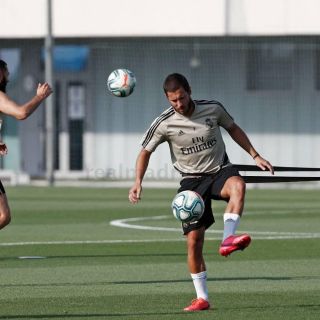 Eden Hazard comienza a probarse