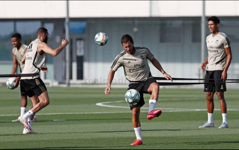 Eden Hazard completó una parte del entrenamiento de este martes con el grupo en el regreso del Real Madrid al trabajo en su ciudad deportiva. TWITTER / @realmadridnote