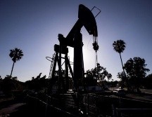 Las reservas estadounidenses de crudo comenzaron a bajar, pero las de productos refinados como la gasolina siguen altas. EFE/ARCHIVO