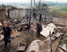 Más de un millar de bomberos, socorristas y miembros de la Guardia Nacional fueron movilizados en la zona. AFP/Servicio de Emergencias de Ucrania