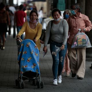 Estados retoman restricciones y frenan reapertura por aumento de COVID-19