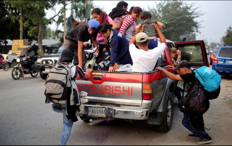 Un grupo de migrantes hondureños emprende una caravana rumbo a EU desde la ciudad de San Pedro Sula (Honduras). EFE/ARCHIVO