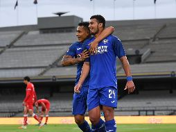 Yoshimar Yotún y Juan Escobar festejan el gol anotado al minuto 45. IMAGO 7