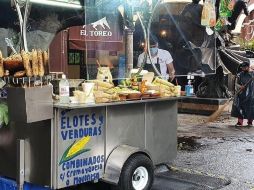 En el jardín hay 20 negocios que se ofrecen distintas garnachas como elotes, verduras cocidas, frituras, crepas, tacos y cocos. EL INFORMADOR/E. Barrera