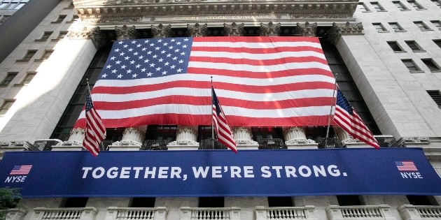 Wall Street cierra dispar