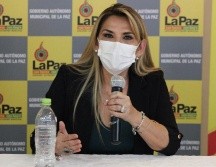 Jeanine Áñez explicó en un video difundido en redes sociales que seguirá trabajando, pues se siente bien y con fuerzas. EFE/L. Reglero