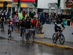 Fue hacia las 17:30 horas que los manifestantes tomaron la ciclovía para circular sobre ella. EL INFORMADOR/G. Gallo