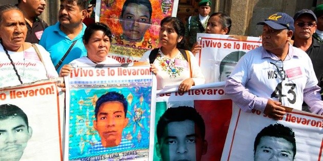 Padres de los 43 ven con satisfacci&oacute;n avances en investigaciones