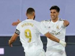 El Real Madrid se impuso por 2-0 al Alavés gracias a los goles del francés Karim Benzema, de penalti, en el minuto 10 y del español Marco Asensio, tras asistencia del galo, en el minuto 49. EFE / J. Martín