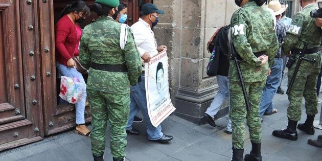 Investigaci&oacute;n de caso Ayotzinapa es la m&aacute;xima prioridad: L&oacute;pez Obrador