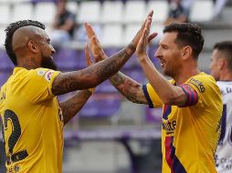 El Barcelona se mantiene en la pelea por el título de liga, gracias a un solitario gol, firmado por Arturo Vidal en el inicio de la primera mitad, ante un Real Valladolid que, como suele ser habitual, plantó cara, se mostró atrevido y mereció puntuar. AP / M. Fernández