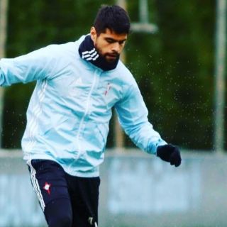 Valencia busca fichar a Néstor Araujo