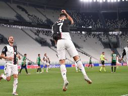 Un doblete de penalti del portugués Cristiano Ronaldo, culminado en el minuto 90, le dio este sábado un empate 2-2 a laJuventus en casa contra un enorme Atalanta. AP / F. Ferrari