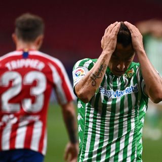 Guardado y las dos caras del futbol, de rozar el gol a irse lesionado