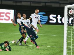 ARIETE.  Jonathan Rodríguez observa cómo se anida el balón para el 2-1. IMAGO7