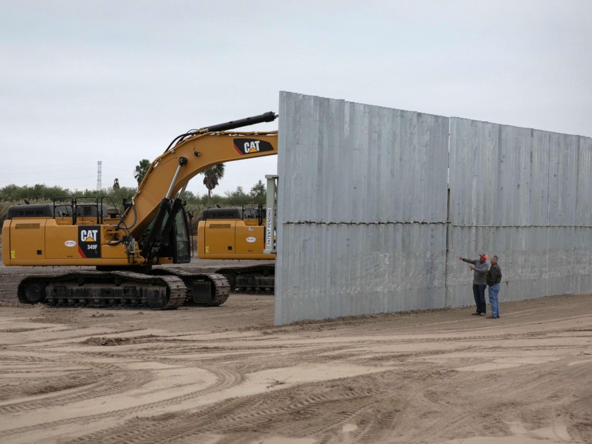  Trump critica un muro con México construido por sus simpatizantes