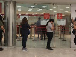 Ante el reto de disminuir la afluencia en sucursales, los bancos apuestan por el uso de medios de pagos digitales. NTX/ARCHIVO