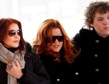 Priscilla Presley, Lisa Marie Presley y Benjamin Keough en una foto tomada en 2010. REUTERS