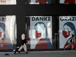 En otras partes de Europa, donde la curva del virus se ha aplanado en gran medida, la mayoría de los gobiernos hicieron que los cubrebocas fueran obligatorios. AP / ARCHIVO