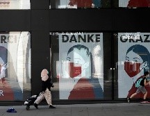 En otras partes de Europa, donde la curva del virus se ha aplanado en gran medida, la mayoría de los gobiernos hicieron que los cubrebocas fueran obligatorios. AP / ARCHIVO