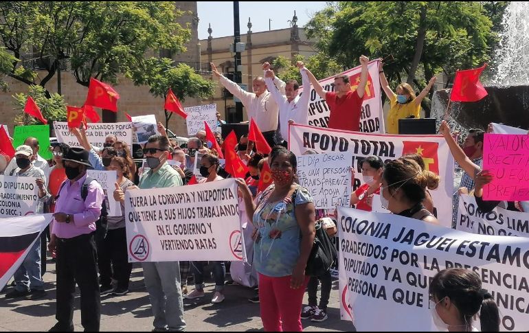 Herrera Estrada realiza un mitin con un grupo de simpatizantes en Plaza liberación. ESPECIAL