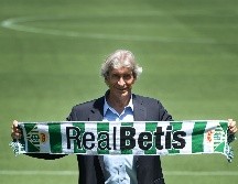 El técnico chileno, que ha firmado por las próximas tres temporadas hasta junio de 2023, no quiso, no obstante, hablar de posibles salidas o llegadas. AFP / C. Quicler