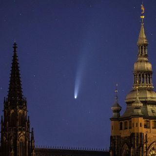 El cometa "Neowise" y su brillante estela son visibles a simple vista en el hemisferio norte