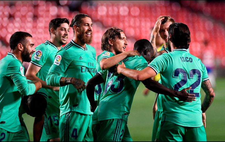 Con esta victoria, Real Madrid toma cuatro puntos de ventaja sobre el Barcelona. AFP / J. Guerrero