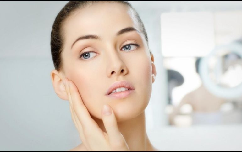 Pasar mucho tiempo expuesto a la radiación solar puede traer consecuencias a tu piel, entre ellas: arrugas, sequedad, flacidez, manchas y otras enfermedades. ESPECIAL