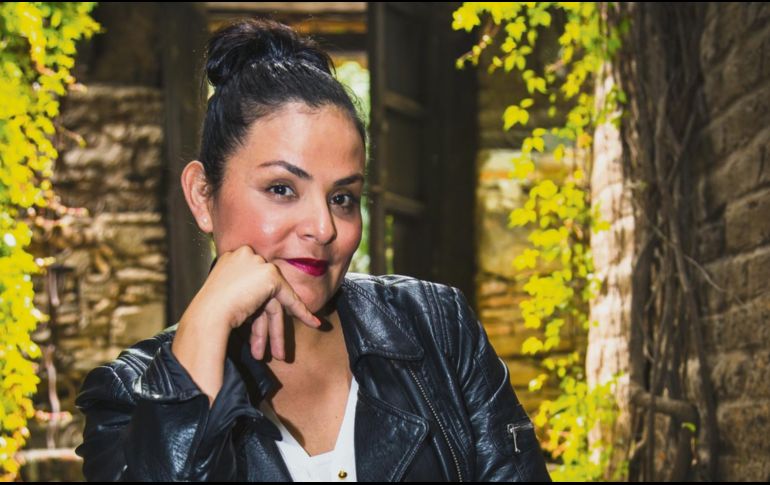 DOLORES TAPIA. La creadora invita a sintonizar y participar en las charlas que giran alrededor del arte. ARCHIVO