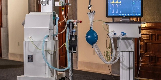 L&oacute;pez Obrador presenta dos modelos de ventiladores mexicanos