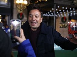 Fallón publicó una imagen en Instagram donde luce con lentes obscuros y cubrebocas. AFP / ARCHIVO