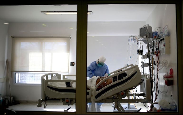Tres de cada cuatro pacientes internados en lo que va de la pandemia ingresaron a los hospitales a partir de junio. AP/N. Pisarenko