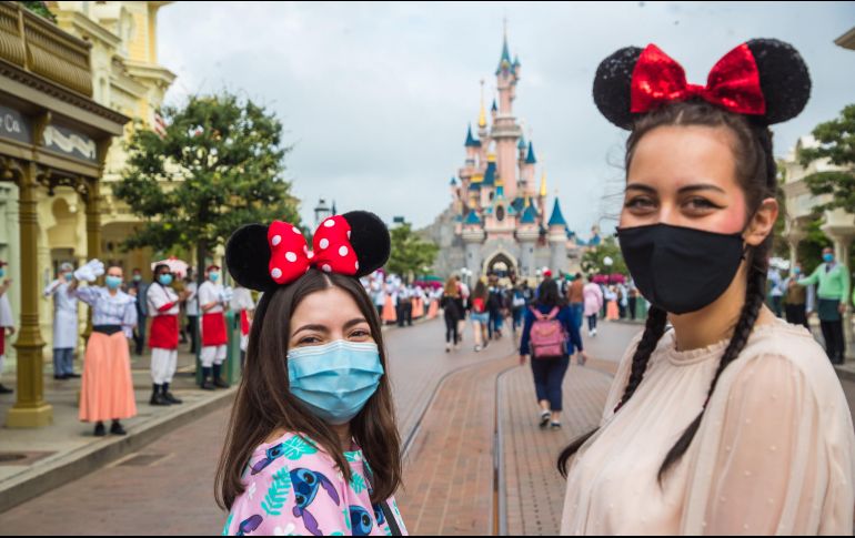 Los cubrebocas son obligatorios a partir de los 11 años. EFE / C. Petit