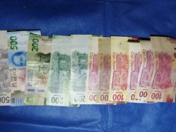Los policías le aseguraron 11 billetes, entre los que había uno de 500 pesos, tres de 200 y seis de 100. ESPECIAL /