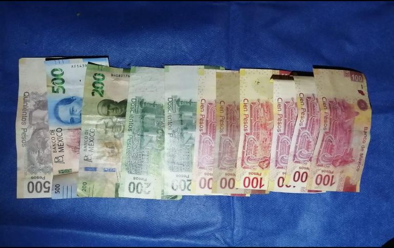 Los policías le aseguraron 11 billetes, entre los que había uno de 500 pesos, tres de 200 y seis de 100. ESPECIAL /