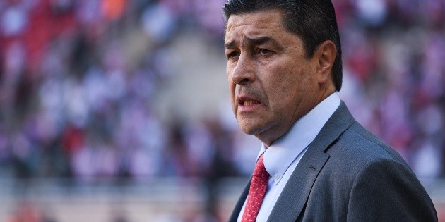 No podr&eacute; ir a M&eacute;xico con Chivas: Luis Fernando Tena