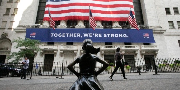 Wall Street cierra al alza ante posible nuevo est&iacute;mulo