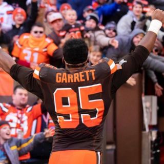 Garrett y Browns firman extensión de contrato récord
