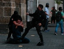 Hace un año, manifestantes que exigían justicia para Giovanni López fueron agredidos por elementos de la policía. EL INFORMADOR / ARCHIVO