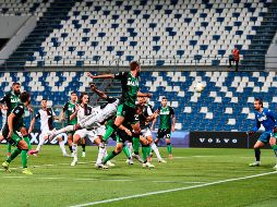 El ministro de deportes dice que aunque hay espacio para garantizar el distanciamiento, es arriesgado permitir el ingreso de más de 10 mil personas en los recintos. EFE / ARCHIVO