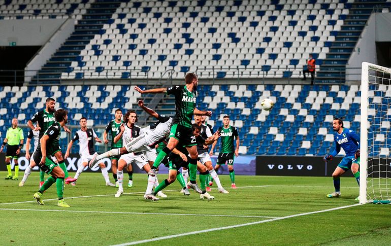 El ministro de deportes dice que aunque hay espacio para garantizar el distanciamiento, es arriesgado permitir el ingreso de más de 10 mil personas en los recintos. EFE / ARCHIVO