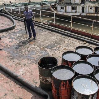 El petróleo baja tras reunión de la Opep+ sobre recortes de producción