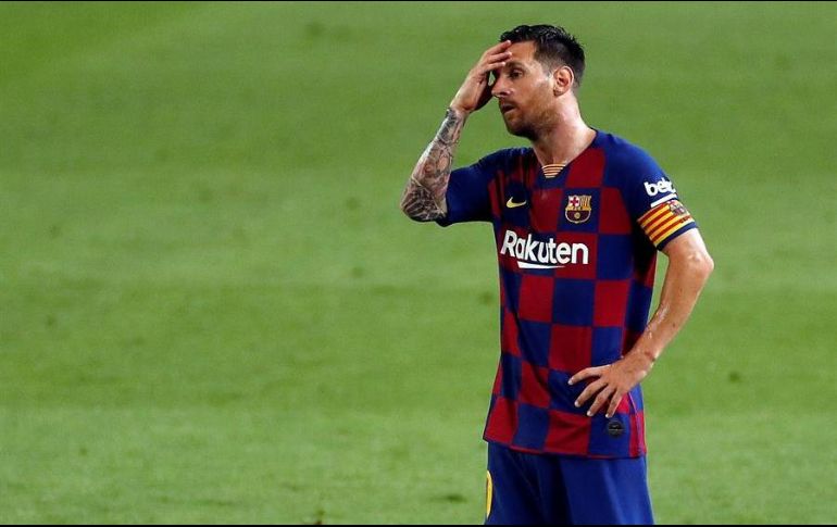 El delantero argentino del FC Barcelona, Leo Messi, se lamenta tras el segundo gol de Osasuna. EFE/A. Estévez