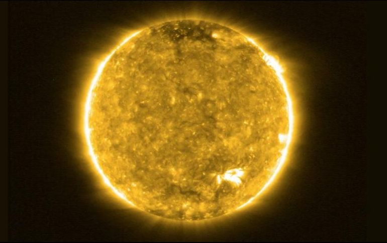 Los telescopios en la Tierra han obtenido imágenes más nítidas del Sol, pero SolO ofrece una perspectiva diferente. ESA/NASA