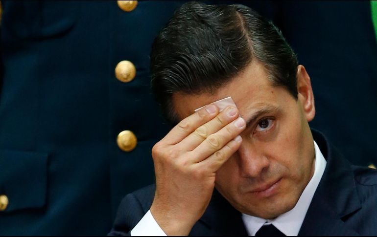 El Presidente señala que en el caso de los ex presidentes su postura política es que se tiene que llevar a cabo una consulta para que sean los ciudadanos quienes decidan si son llevados a juicio. AP / ARCHIVO