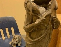 Personal encontró la cabeza de la estatua en el piso de la iglesia poco antes de las 8:00 de la mañana del miércoles. ESPECIAL