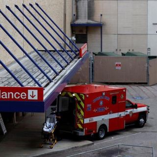 Arizona y Texas compran camiones frigoríficos ante repunte de muertes