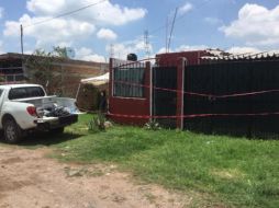 La fosa se encuentra entre dos casas habitadas, además de que está a un par de cuadras de la Comisaría de El Salto. ESPECIAL